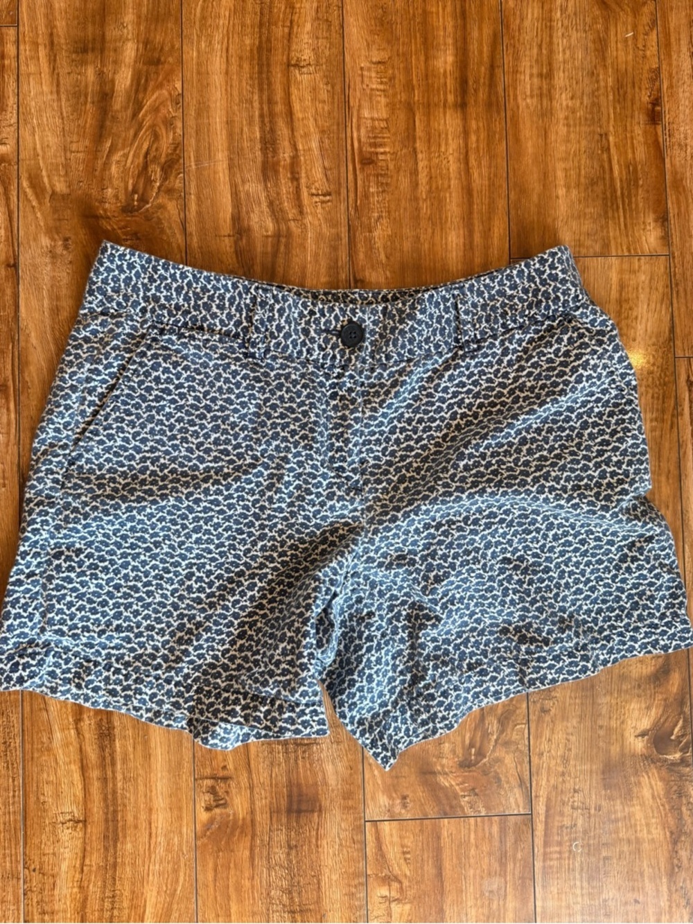 LOFT Women’s Blue White Patterned Floral Casual 6” Shorts Size 6